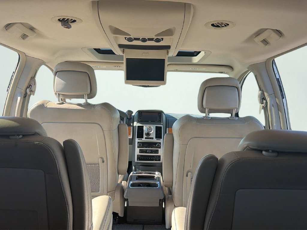 Used 2010 Chrysler Town & Country Limited w/ Entertainment Group #3 FWD image 30