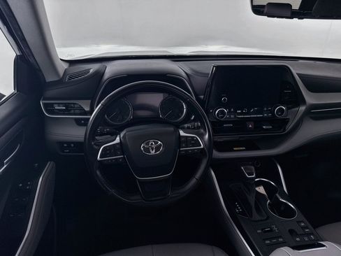 Used 2023 Toyota Highlander XLE AWD/4WD image 24