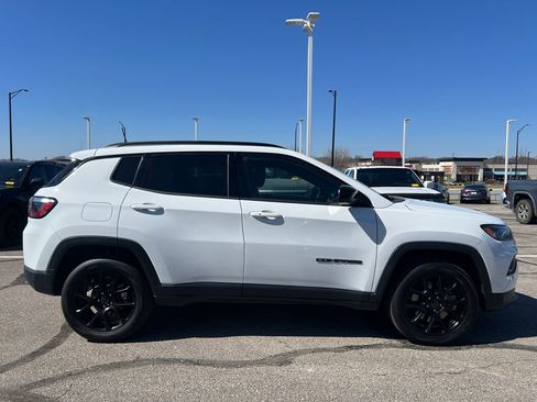 Used 2025 Jeep Compass Latitude w/ Altitude Special Edition image 2
