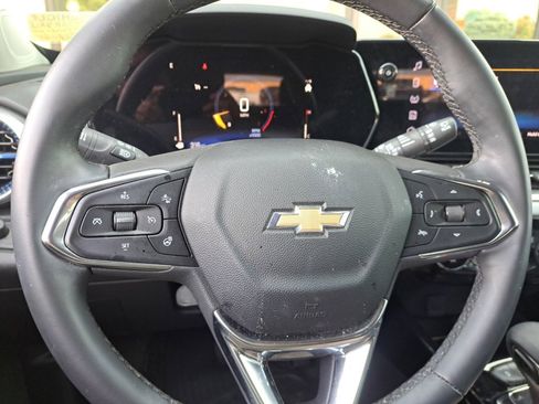 Used 2025 Chevrolet Trax LT w/ Driver Confidence Package FWD image 25
