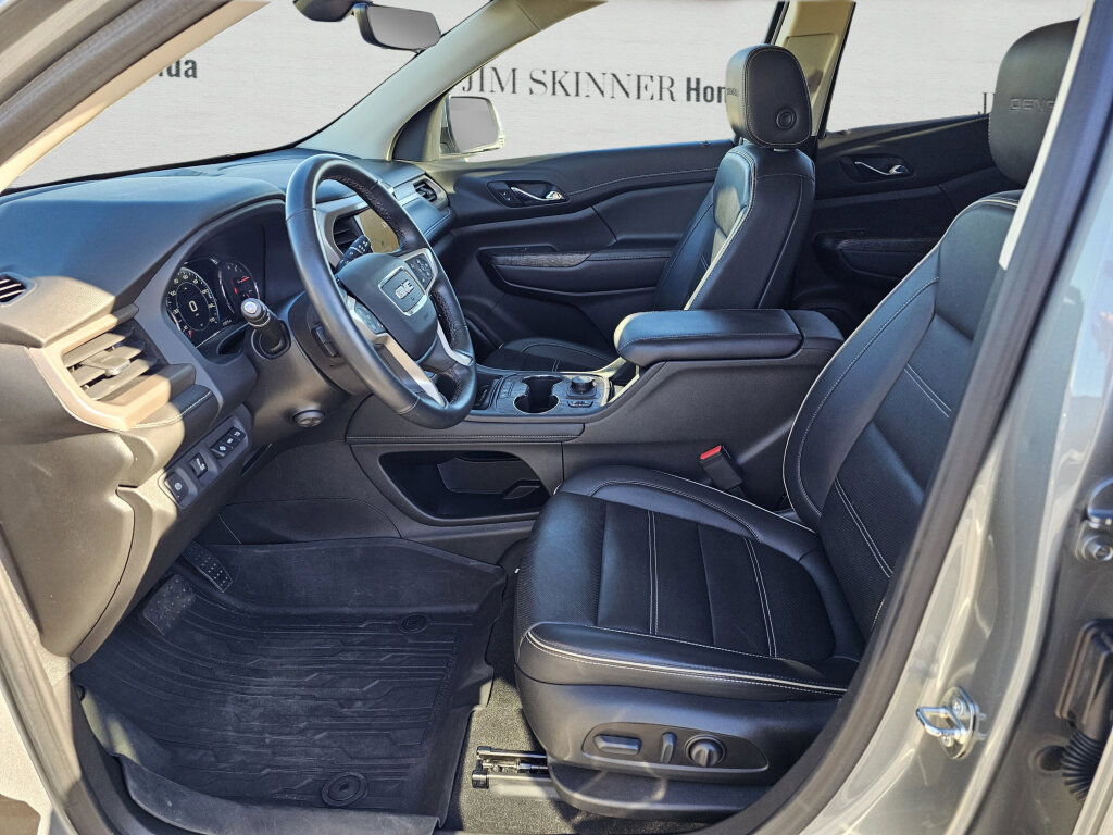 Used 2023 GMC Acadia Denali w/ Denali Technology Package FWD image 16