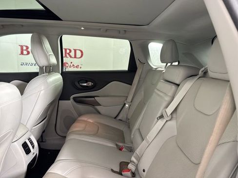 Used 2019 Jeep Cherokee Limited w/ Technology Group image 13