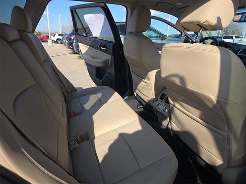 Used 2018 Subaru Outback 2.5i Limited image 11