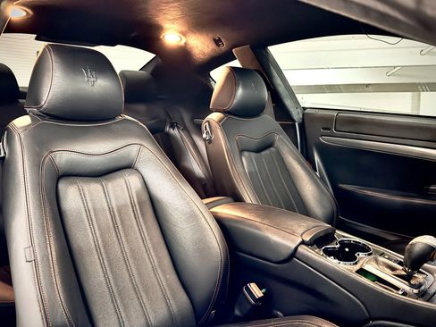 Used 2011 Maserati GranTurismo S RWD image 19
