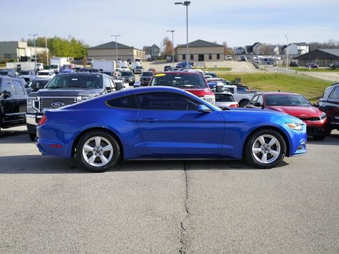 Used 2017 Ford Mustang Coupe image 4