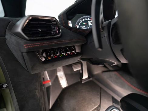 Used 2022 Lamborghini Huracan STO image 16