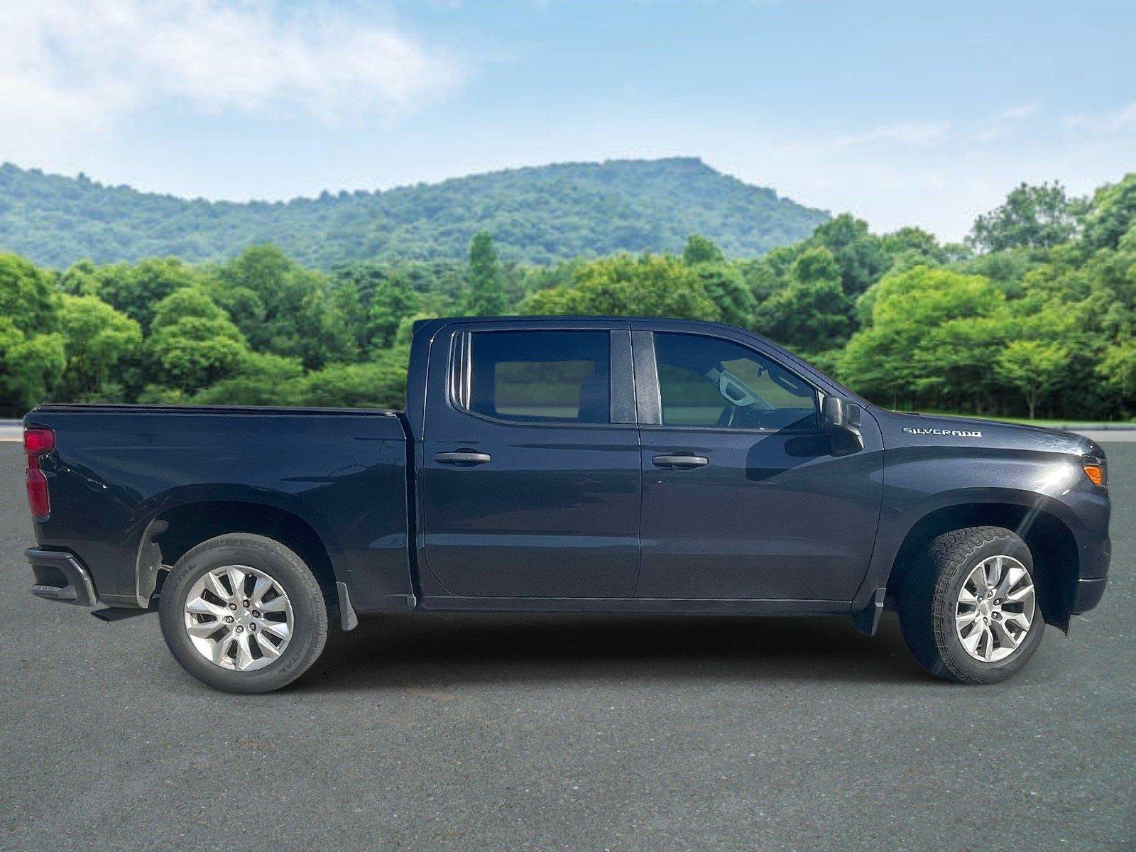 Used 2023 Chevrolet Silverado 1500 Custom RWD image 2