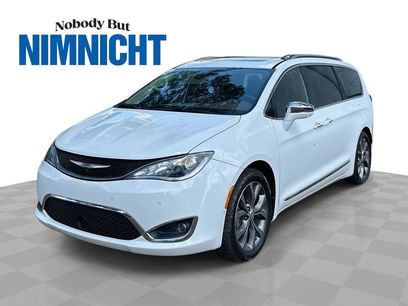 Used 2019 Chrysler Pacifica Limited w/ Tire & Wheel Group