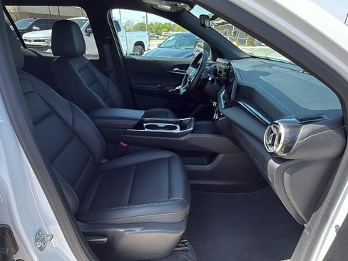 Used 2025 Chevrolet Equinox LT w/ Convenience Package II image 27