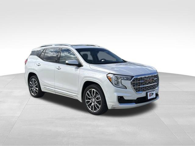 Certified 2022 GMC Terrain Denali w/ Denali Premium Package AWD/4WD image 8