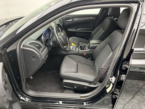 Used 2022 Chrysler 300 Touring w/ Sport Appearance Package image 3