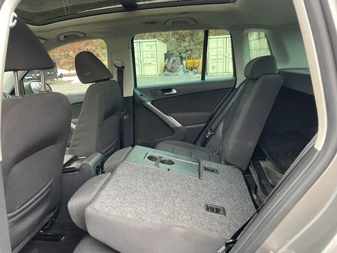 Used 2009 Volkswagen Tiguan SE image 13
