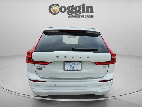 Used 2022 Volvo XC60 B5 Momentum w/ Protection Package Premier image 5
