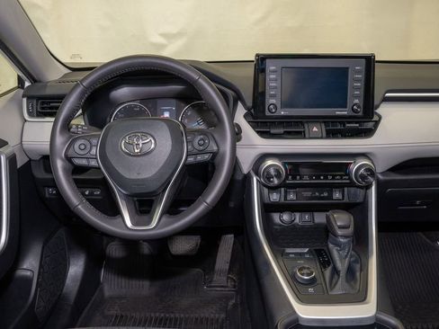 Used 2022 Toyota RAV4 XLE image 7