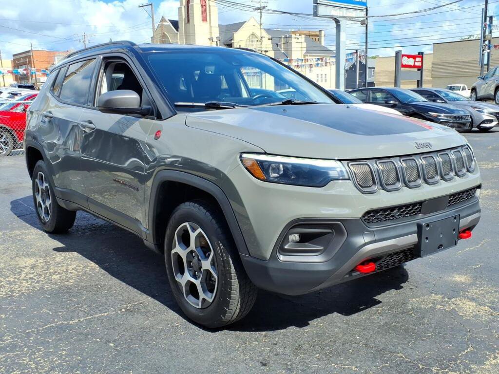Used 2022 Jeep Compass Trailhawk w/ Trailhawk Elite Group AWD/4WD image 3