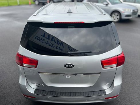 Used 2017 Kia Sedona LX w/ LX Essentials Premium Package FWD image 11
