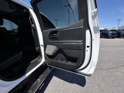 Used 2025 GMC Sierra EV Denali image 18