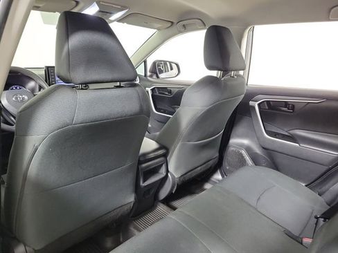 Used 2021 Toyota RAV4 LE FWD image 11