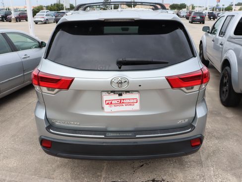 Used 2019 Toyota Highlander XLE FWD image 7
