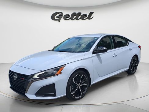 Used 2024 Nissan Altima 2.5 SR image 1