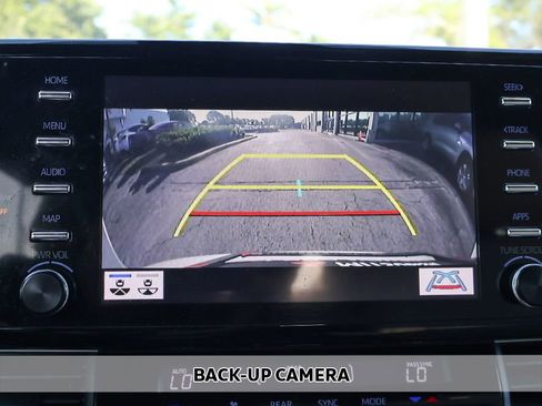 Used 2023 Toyota Sienna Limited FWD image 8