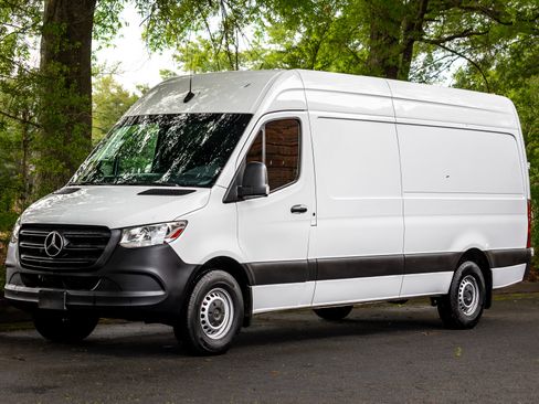 Used 2022 Mercedes-Benz Sprinter 2500 image 50
