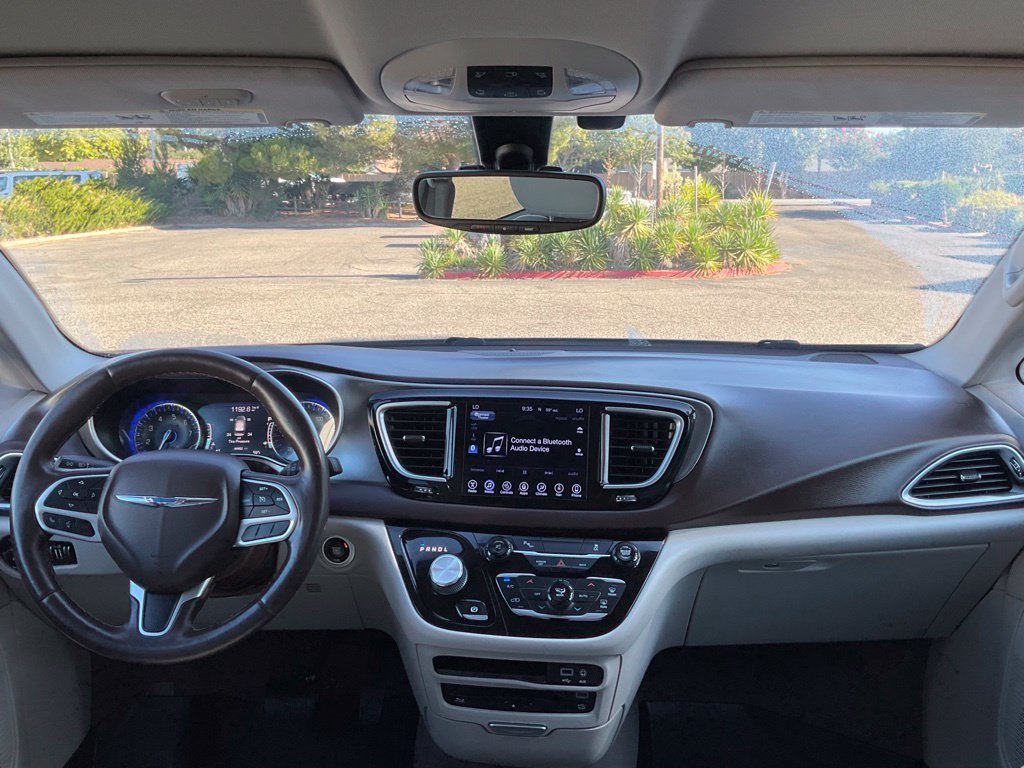Used 2017 Chrysler Pacifica Touring-L Plus FWD image 25