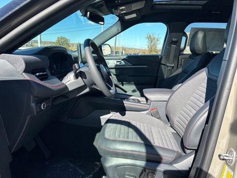 New 2026 Ford Explorer ST-Line w/ ST-Line Street Pack image 4