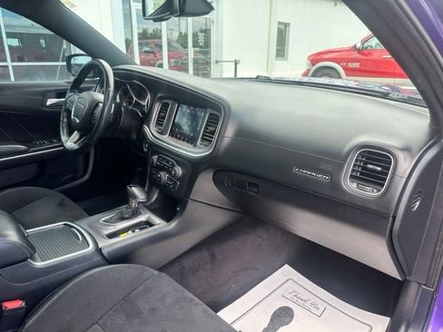 Used 2019 Dodge Charger Scat Pack w/ Plus Group RWD image 17