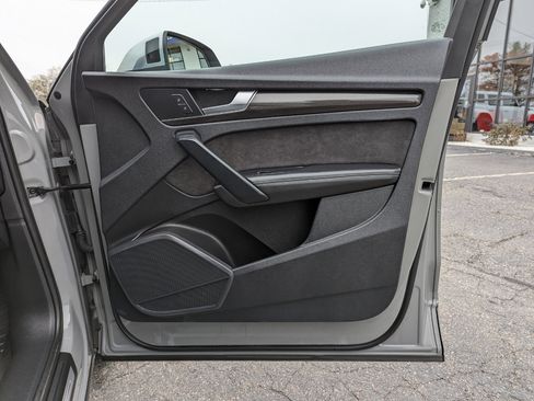 Used 2019 Audi SQ5 Premium Plus w/ Premium Plus Package image 32