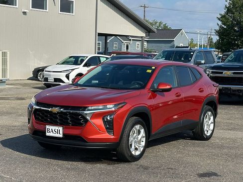 Used 2024 Chevrolet Trax LS w/ LS Convenience Package FWD image 8