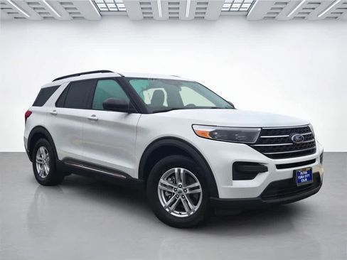 Used 2023 Ford Explorer XLT image 8