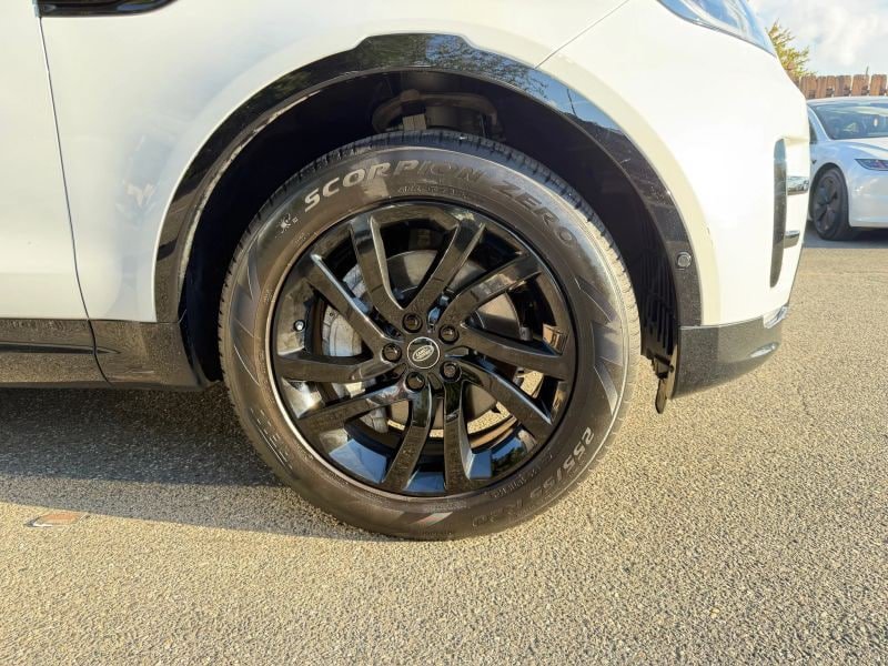 Used 2020 Land Rover Discovery Landmark AWD/4WD image 37