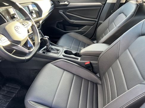 Used 2024 Volkswagen Jetta SE image 9