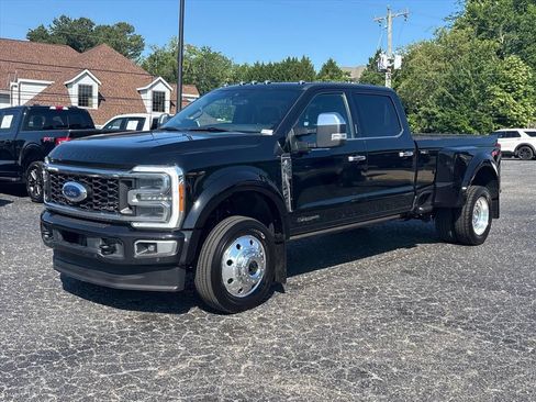 Used 2023 Ford F450 Platinum w/ FX4 Off-Road Package AWD/4WD image 3