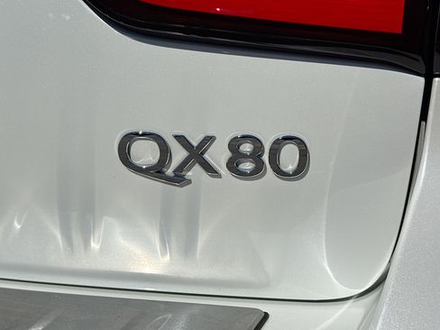 Used 2024 INFINITI QX80 Sensory image 11