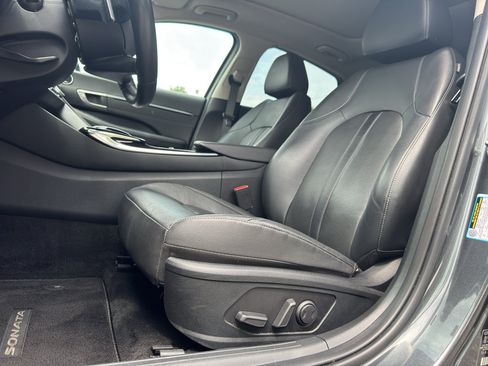 Used 2023 Hyundai Sonata Limited w/ Preferred Accessory Package FWD image 12