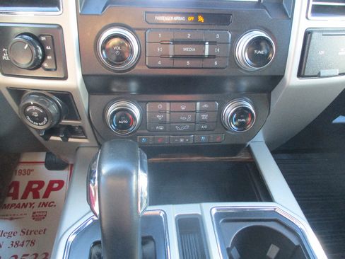 Used 2019 Ford F150 Lariat w/ Equipment Group 502A Luxury image 10