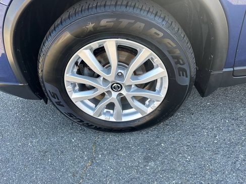 Used 2018 Nissan Rogue SV AWD/4WD image 10