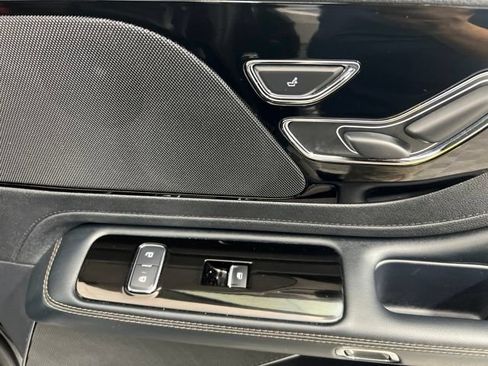 Used 2025 Lincoln Aviator AWD image 27