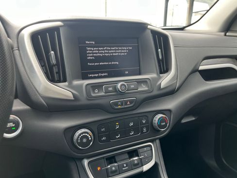 Used 2024 GMC Terrain SLE image 21