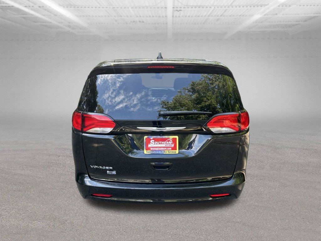 Used 2022 Chrysler Voyager LX FWD image 4