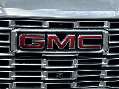 Used 2025 GMC Yukon XL Denali AWD/4WD image 8