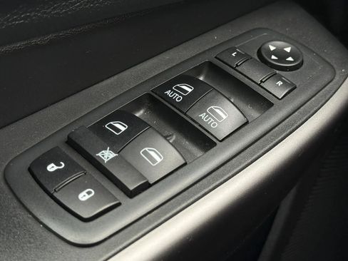 Used 2019 Jeep Cherokee Limited AWD/4WD image 23
