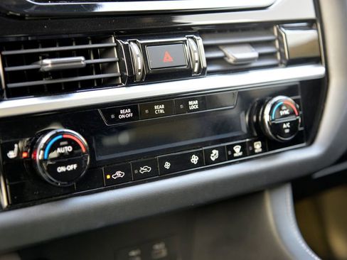 Used 2022 Nissan Pathfinder SV image 24