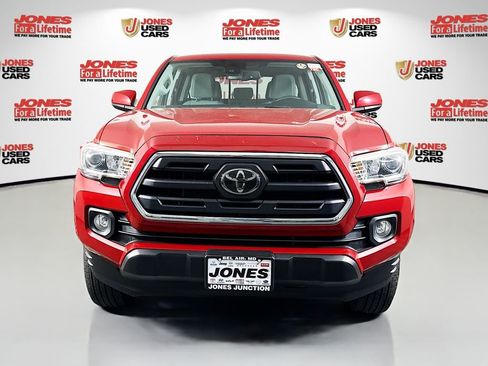 Certified 2018 Toyota Tacoma SR5 AWD/4WD image 11