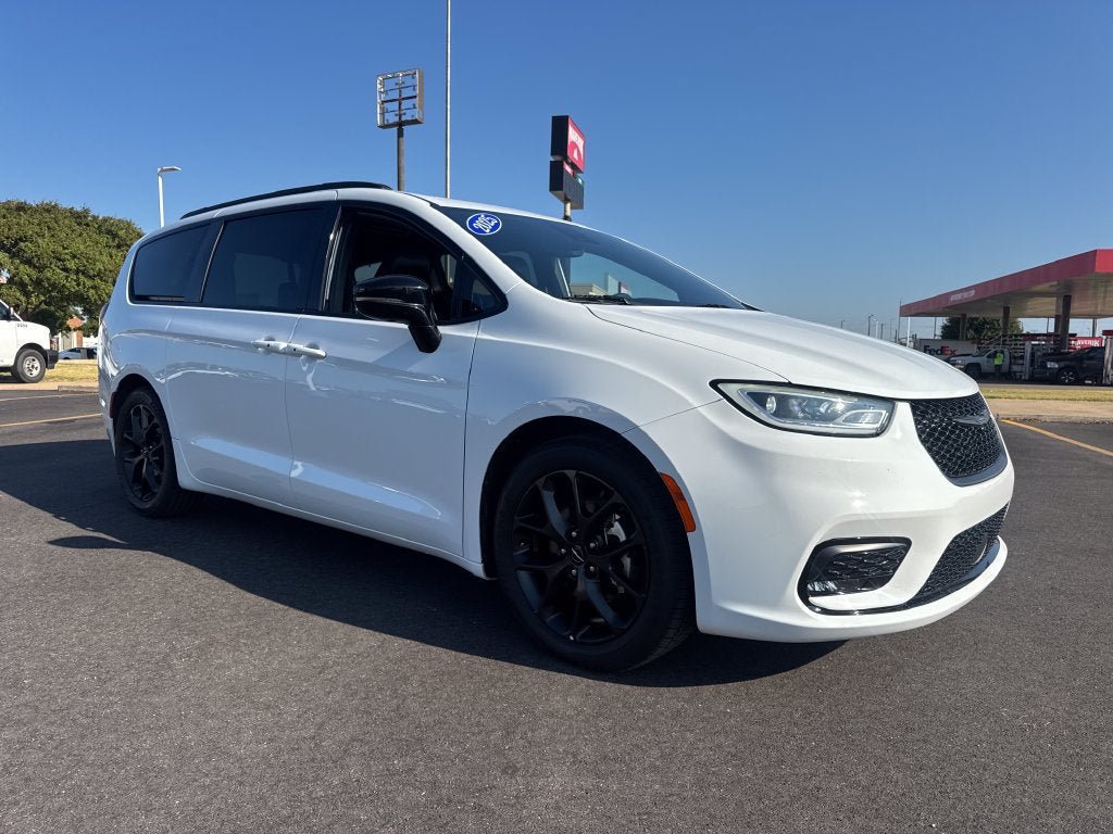 Used 2025 Chrysler Pacifica Limited FWD image 9