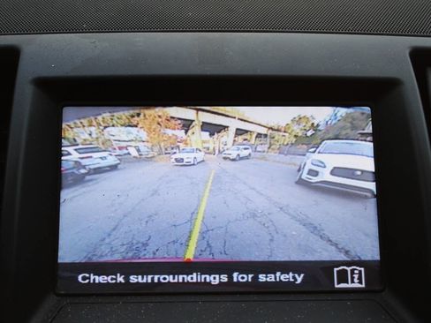 Used 2014 Land Rover LR2 HSE image 26