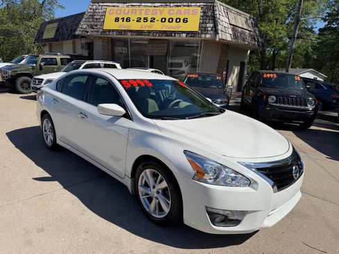 Used 2015 Nissan Altima 2.5 SV FWD image 1