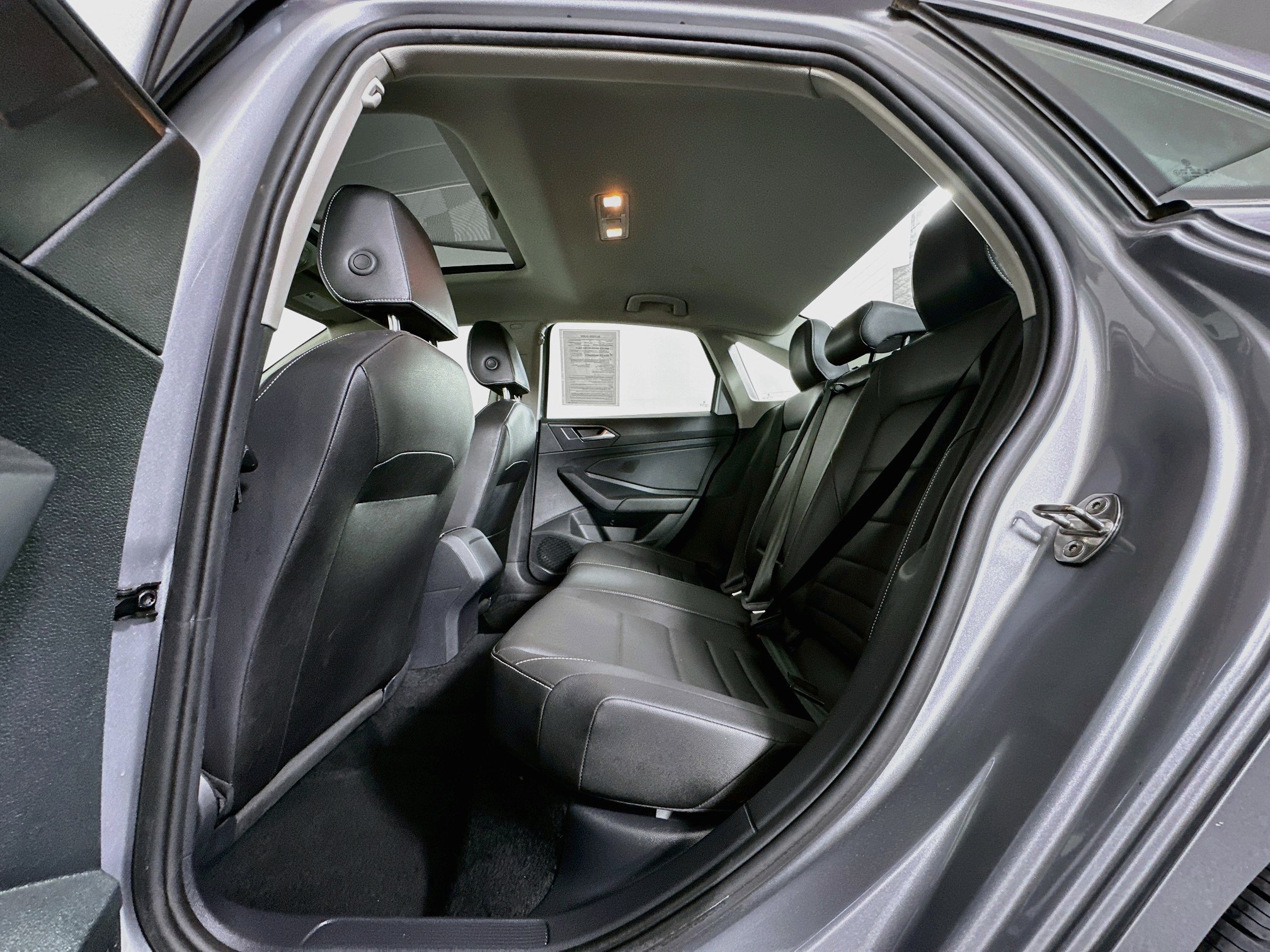 Used 2024 Volkswagen Jetta SE FWD image 29